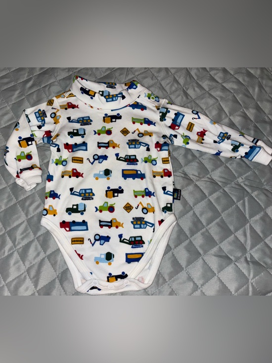 OshKosh B'gosh Other - OshKosh B'gosh White Baby Bodysuit with Colorful Vehicle Print